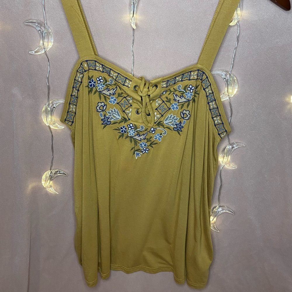 ☁️Adorable American Eagle flora tank 🌼💙💛